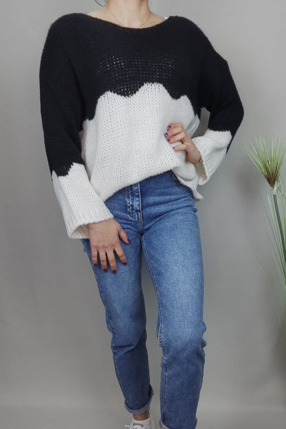 Grobstrickpullover mit Wellenmuster